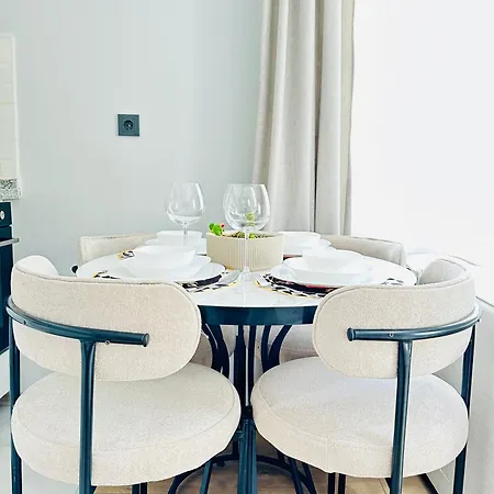Merkezde 2 Odali Minimalist Ev Apartment *