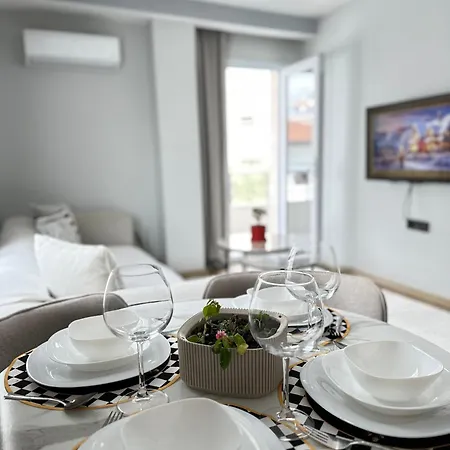 Merkezde 2 Odali Minimalist Ev Apartment *